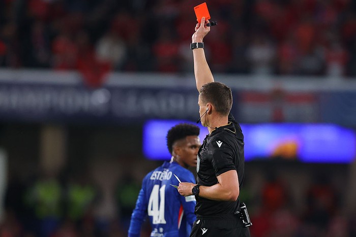 LONDON, ENGLAND - SEPTEMBER 30: Referee Daniel Siebert shows a red card to Joao Pedro of Chelsea (not pictured) during the UEFA Champions League 2025/26 League Phase MD2 match between Chelsea FC and SL Benfica at Stamford Bridge on September 30, 2025 in London, England. (Photo by James Gill - Danehouse/Getty Images)