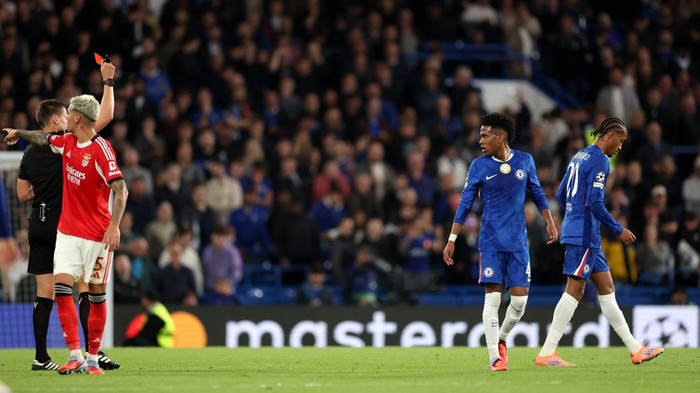 LONDON, ENGLAND - SEPTEMBER 30: Referee, Daniel Siebert shows a red card to Joao Pedro of Chelsea during the UEFA Champions League 2025/26 League Phase MD2 match between Chelsea FC and SL Benfica at Stamford Bridge on September 30, 2025 in London, England. (Photo by Julian Finney/Getty Images)
