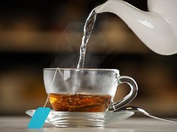 5 Etiket Minum Teh yang Wajib Kamu Tahu Biar Makin Elegan