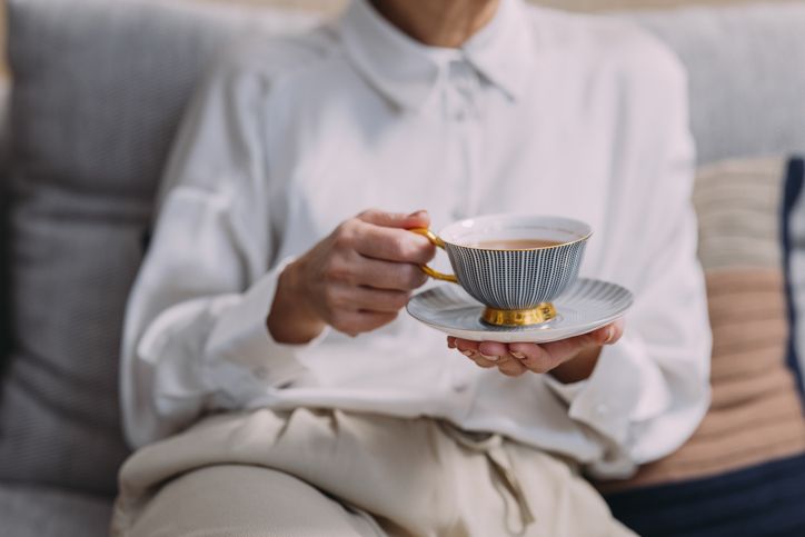 5 Etiket Minum Teh yang Wajib Kamu Tahu Biar Makin Elegan