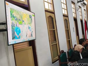 JPU Tampilkan Foto Gubsu Bobby dan Topan di Sidang Korupsi Proyek Jalan JPU Tampilkan Foto Gubsu Bobby dan Topan di Sidang Korupsi Proyek Jalan