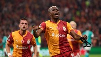 Galatasaray. Setelah mendatangkan Victor Osimhen, Galatasaray disebut-sebut bersiap mendatangkan pemain bintang lainnya. Salah pun masuk radar. Foto: REUTERS/Umit Bektas