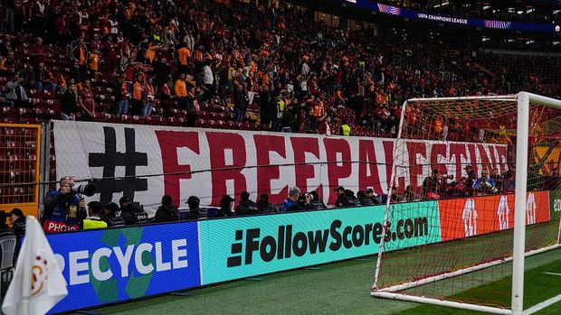 ISTANBUL, TURKIYE - SEPTEMBER 30: Galatasaray fans display a banner reading 'Free Palestine' in support of Gaza during the UEFA Champions League week 2 match between Galatasaray and Liverpool at RAMS Park in Istanbul, Turkiye, on September 30, 2025. (Photo by Hakan Akgun/Anadolu via Getty Images)