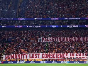 Pasang Banner Palestina, Galatasaray Terancam Sanksi UEFA Pasang Banner Palestina, Galatasaray Terancam Sanksi UEFA