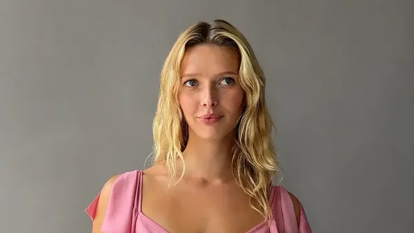 Putri Gwyneth Paltrow & Chris Martin Jadi Model Gap, Pesonanya Curi Perhatian