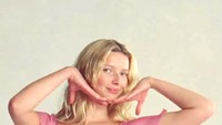 Putri Gwyneth Paltrow & Chris Martin Jadi Model Gap, Pesonanya Curi Perhatian