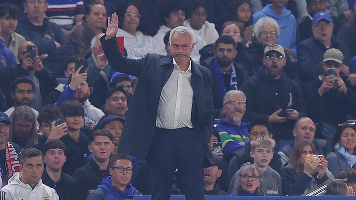 Terima Kasih Fans Chelsea, tapi Mourinho Lebih Suka Jika Menang