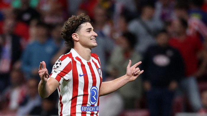 Soccer Football - UEFA Champions League - Atletico Madrid v Eintracht Frankfurt - Riyadh Air Metropolitano, Madrid, Spain - September 30, 2025 Atletico Madrids Julian Alvarez celebrates scoring their fifth goal REUTERS/Juan Medina