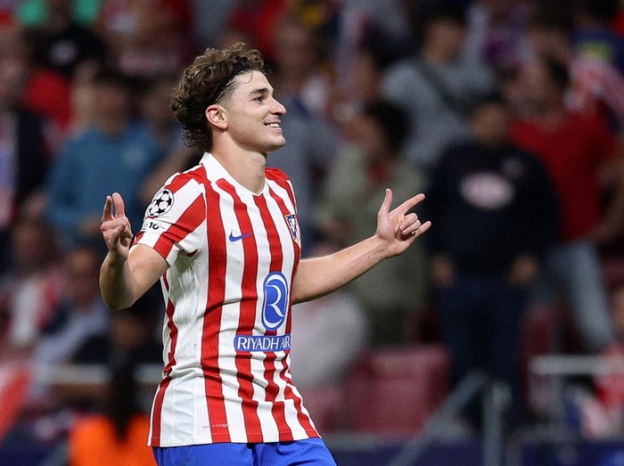 Soccer Football - UEFA Champions League - Atletico Madrid v Eintracht Frankfurt - Riyadh Air Metropolitano, Madrid, Spain - September 30, 2025 Atletico Madrid's Julian Alvarez celebrates scoring their fifth goal REUTERS/Juan Medina