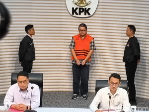 KPK Tahan Eks Dirut PGN di Kasus Jual-Beli Gas Rugikan Negara USD 15 Juta KPK Tahan Eks Dirut PGN di Kasus Jual-Beli Gas Rugikan Negara USD 15 Juta