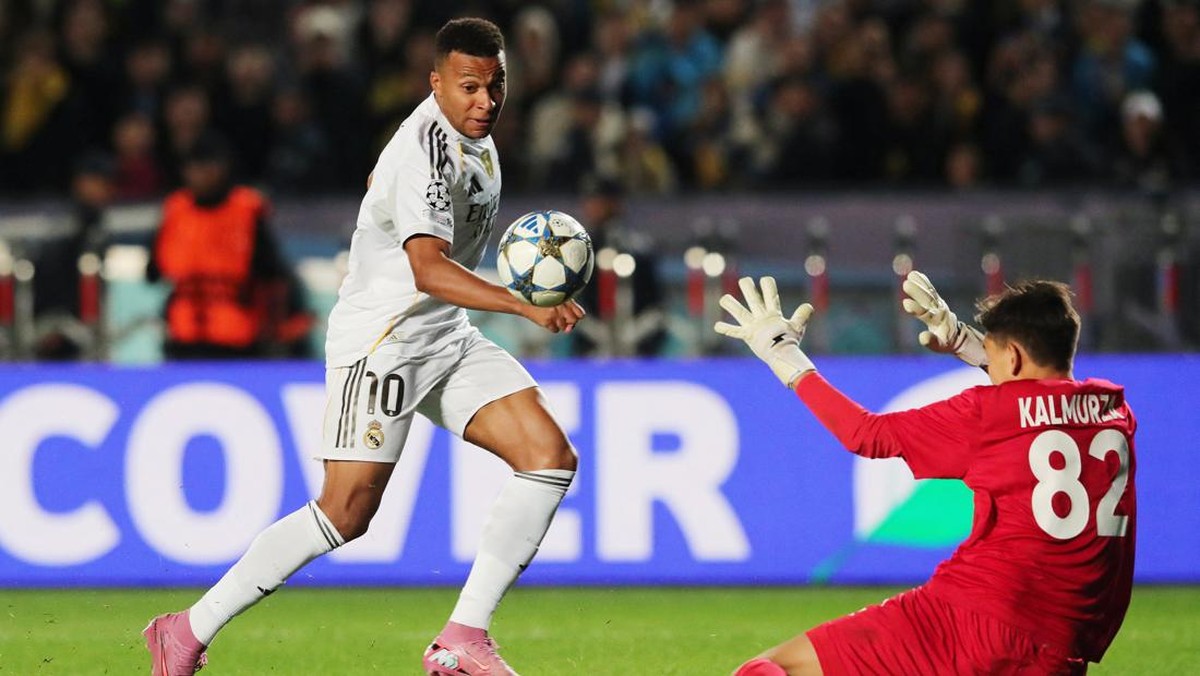 Kylian Mbappe mencetak hat-trick saat Real Madrid menang 5-0 atas Kairat Almaty di Liga Champions (Foto: REUTERS/Pavel Mikheyev)