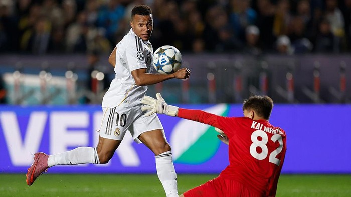 ALMATY, KAZAKHSTAN - SEPTEMBER 30: Kylian Mbappe player of Real Madrid scoring 0-2 during the UEFA Champions League 2025/26 League Phase MD2 match between FC Kairat Almaty and Real Madrid C.F. at Almaty Ortalyk Stadion on September 30, 2025 in Almaty, Kazakhstan. (Photo by Antonio Villalba/Real Madrid via Getty Images)