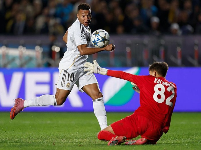 ALMATY, KAZAKHSTAN - SEPTEMBER 30: Kylian Mbappe player of Real Madrid scoring 0-2 during the UEFA Champions League 2025/26 League Phase MD2 match between FC Kairat Almaty and Real Madrid C.F. at Almaty Ortalyk Stadion on September 30, 2025 in Almaty, Kazakhstan. (Photo by Antonio Villalba/Real Madrid via Getty Images)
