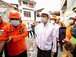 Mensos Doa Bersama dan Saksikan Langsung Evakuasi Korban Ponpes Al-Khoziny