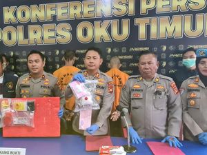 2 Warga Way Kanan Lampung Ditangkap Usai Kedapatan Simpan 1 Kg Sabu 2 Warga Way Kanan Lampung Ditangkap Usai Kedapatan Simpan 1 Kg Sabu