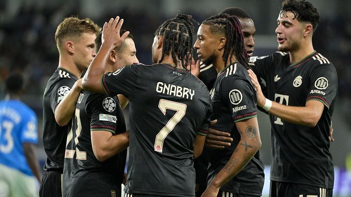 30 September 2025, Cyprus, Limassol: Soccer, Champions League, Pafos FC - FC Bayern Munich, preliminary round, match day 2, Limassol Arena, Michael Olise (Bayern Munich) (3rd from left) celebrates his goal for 1:5 with the team. Photo: Peter Kneffel/dpa (Photo by Peter Kneffel/picture alliance via Getty Images)