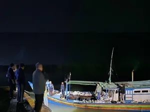 Polisi Gagalkan Pengangkutan Pasir Timah Ilegal di Belitung, 15 Pelaku Ditangkap Polisi Gagalkan Pengangkutan Pasir Timah Ilegal di Belitung, 15 Pelaku Ditangkap