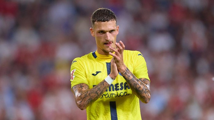 SEVILLE, SPAIN - SEPTEMBER 23: Rafa Marin of Villarreal CF reacts during the LaLiga EA Sports match between Sevilla FC and Villarreal CF at Estadio Ramon Sanchez Pizjuan on September 23, 2025 in Seville, Spain. (Photo by Fran Santiago/Getty Images)