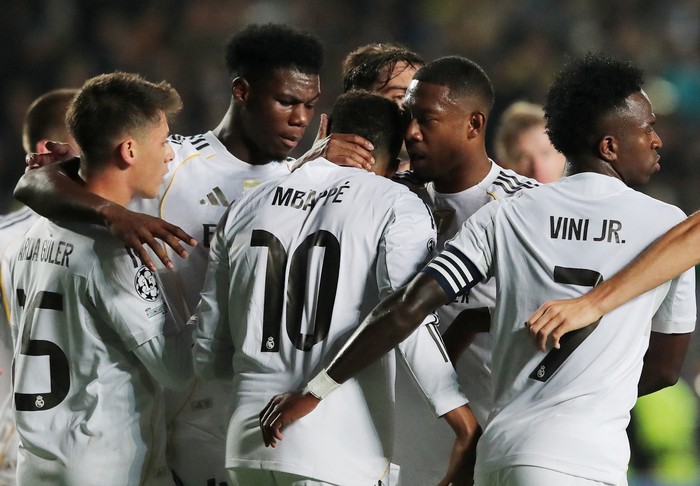 Soccer Football - UEFA Champions League - Kairat v Real Madrid - Central Stadium, Almaty, Kazakhstan - September 30, 2025 Real Madrids Kylian Mbappe celebrates scoring their first goal with teammates REUTERS/Pavel Mikheyev