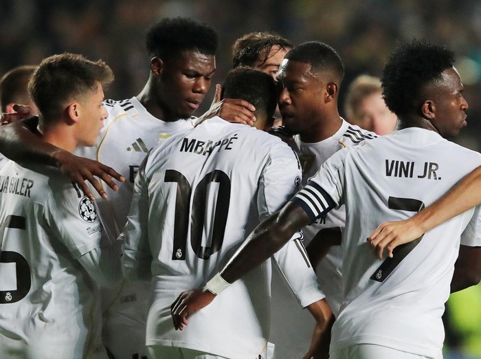 Soccer Football - UEFA Champions League - Kairat v Real Madrid - Central Stadium, Almaty, Kazakhstan - September 30, 2025 Real Madrid's Kylian Mbappe celebrates scoring their first goal with teammates REUTERS/Pavel Mikheyev