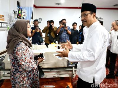 Momen Gus Ipul Jenguk Haical di Rumah Sakit usai Dievakuasi
