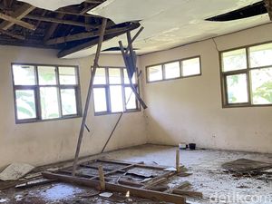 3.921 Ruang Kelas SD di Kabupaten Sukabumi Rusak! 3.921 Ruang Kelas SD di Kabupaten Sukabumi Rusak!