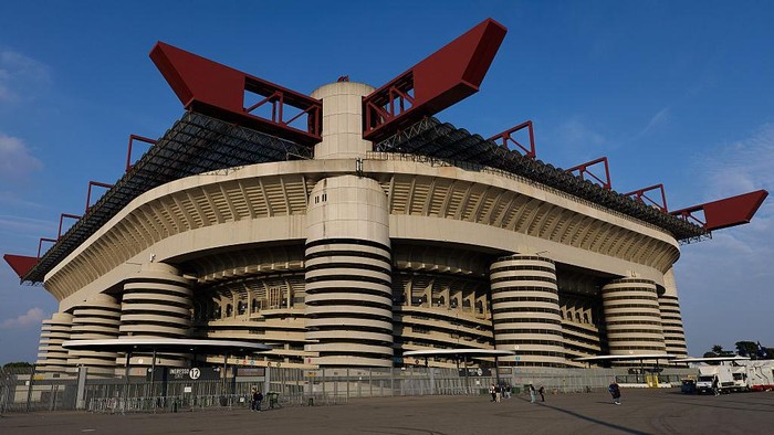 MILAN, ITALY - SEPTEMBER 30: A general view outside the stadium ahead of the UEFA Champions League 2025/26 League Phase MD2 match between FC Internazionale Milano and SK Slavia Praha at Stadio San Siro on September 30, 2025 in Milan, Italy. (Photo by Emmanuele Ciancaglini/Ciancaphoto Studio/Getty Images)