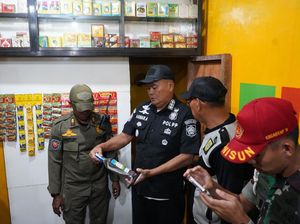 Satpol PP Razia Penjual Miras Ilegal di Citereup Bogor, 203 Botol Disita Satpol PP Razia Penjual Miras Ilegal di Citereup Bogor, 203 Botol Disita
