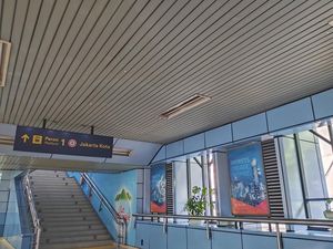 Potret Warna-warni Stasiun KRL Rute Manggarai-Jakarta Kota Potret Warna-warni Stasiun KRL Rute Manggarai-Jakarta Kota