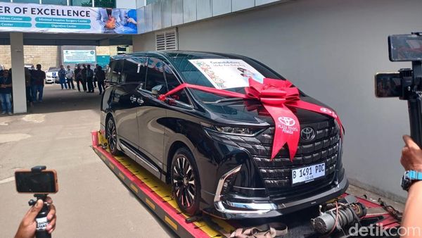 Mobil Mewah dari Billy Syahputra untuk Vika Kolesnaya dan Anak Pertama