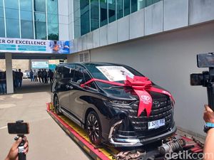 Mobil Mewah dari Billy Syahputra untuk Vika Kolesnaya dan Anak Pertama Mobil Mewah dari Billy Syahputra untuk Vika Kolesnaya dan Anak Pertama