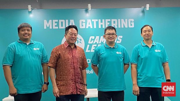 CEO Campus League Ryan Gozali dan Presiden Direktur Djarum Foundation Victor Hartono dalam konferensi pers di Jakarta, Kamis (2/10). (CNN Indonesia/M. Ikhwanuddin)