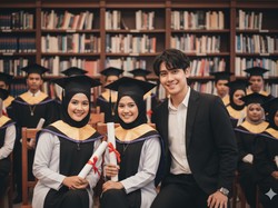 10 Prompt Gemini AI Edit Foto Keluarga, Wisuda Bareng sampai Liburan