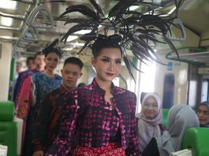Rayakan Hari Batik Nasional, KAI Hadirkan Peragaan Busana di atas Kereta Rayakan Hari Batik Nasional, KAI Hadirkan Peragaan Busana di atas Kereta