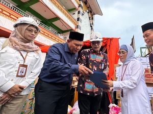 Legislator Gerindra Beri Bantuan ke Korban Ambruknya Ponpes di Sidoarjo Legislator Gerindra Beri Bantuan ke Korban Ambruknya Ponpes di Sidoarjo