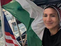 Pulang ke RI Usai Gagal Kirim Bantuan ke Gaza, Wanda Hamidah Ungkap Kekecewaan