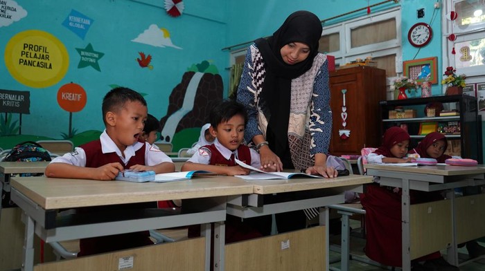 Cara Asyik Tingkatkan Kualitas Guru TK dan SD? Kemendikdasmen Kasih Bocoran!