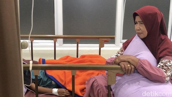 Penampakan Ratusan Pelajar di Agam Keracunan Makan Bergizi Gratis