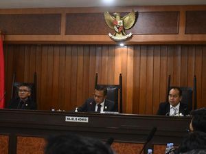 KPPU Gelar Sidang Perdana Dugaan Persekongkolan Tender Pipa Gas CISEM 2 KPPU Gelar Sidang Perdana Dugaan Persekongkolan Tender Pipa Gas CISEM 2