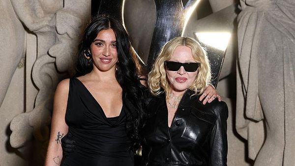 Momen Langka! Madonna dan Lourdes Tampil Kompak di Paris Fashion Week 2025