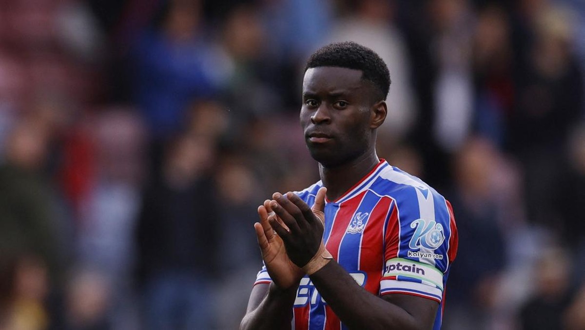 Marc Guehi menuju pintu keluar Crystal Palace. (Foto: Action Images via Reuters/Andrew Couldridge)