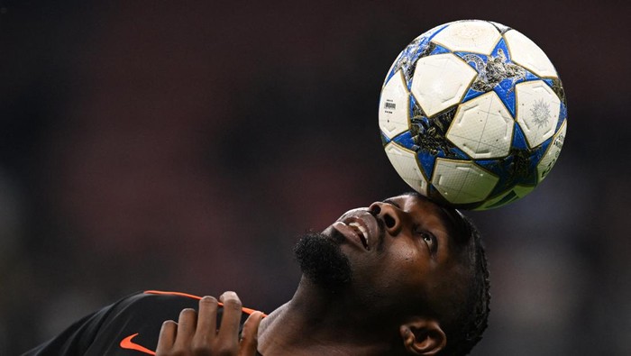 Soccer Football - UEFA Champions League - Inter Milan v Slavia Prague - San Siro, Milan, Italy - September 30, 2025 Inter Milans Marcus Thuram during the warm up before the match REUTERS/Jennifer Lorenzini