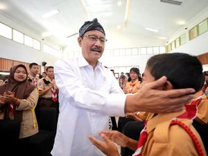 Kunker ke Banyuwangi, Mensos Kagumi Talenta Siswa Sekolah Rakyat Kunker ke Banyuwangi, Mensos Kagumi Talenta Siswa Sekolah Rakyat