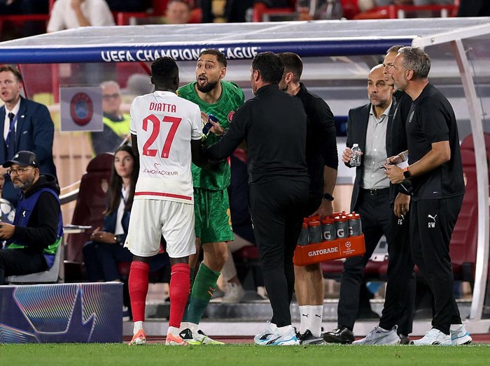 MONACO, MONACO - OCTOBER 01: Gianluigi Donnarumma of Manchester City clashes with Krepin Diatta of Monaco during the UEFA Champions League 2025/26 League Phase MD2 match between AS Monaco and Manchester City at Stade Louis II on October 01, 2025 in Monaco, Monaco. (Photo by Alex Pantling/Getty Images)