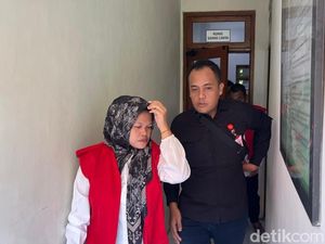 Shinta Muncikari Layanan Threesome di Mojokerto Juga Didenda Rp 200 Juta Shinta Muncikari Layanan Threesome di Mojokerto Juga Didenda Rp 200 Juta