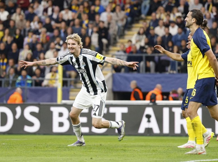 Soccer Football - UEFA Champions League - Union Saint-Gilloise v Newcastle United - Lotto Park, Anderlecht, Belgium - October 1, 2025 Newcastle United's Nick Woltemade celebrates scoring their first goal REUTERS/Peter Cziborra