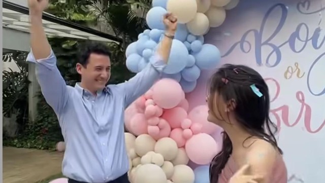Kabar Terkini Artis dari InsertLive : Terpopuler: Sabrina Tak Cium Tangan Deddy vs Gender Reveal Nino-Steffi Zamora