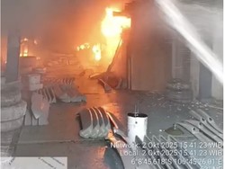 Pabrik di Cengkareng Jakbar Kebakaran, 16 Mobil Damkar Dikerahkan