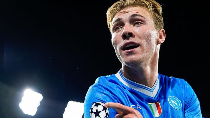 Rasmus Hojlund Rasmus Hojlund of SSC Napoli celebrates after scoring first goal during the UEFA Champions League 2025/26 League Phase MD2 match between SSC Napoli and Sporting Lisbon at Stadio Diego Armando Maradona on October 1, 2025 in Neaples, Italy. (Photo by Giuseppe Maffia/NurPhoto via Getty Images)
