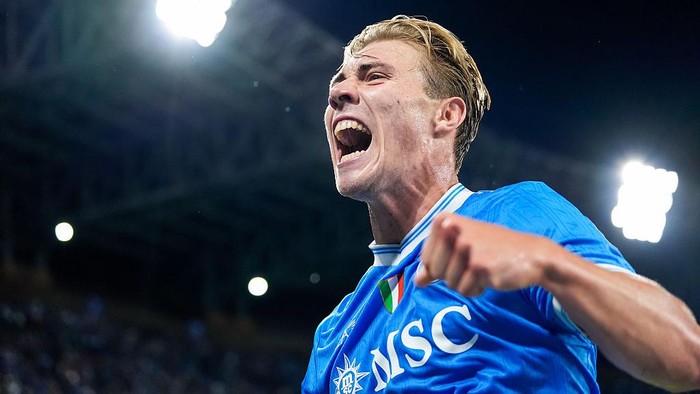 Rasmus Hojlund of SSC Napoli celebrates after scoring first goal during the UEFA Champions League 2025/26 League Phase MD2 match between SSC Napoli and Sporting Lisbon at Stadio Diego Armando Maradona on October 1, 2025 in Neaples, Italy. (Photo by Giuseppe Maffia/NurPhoto via Getty Images)